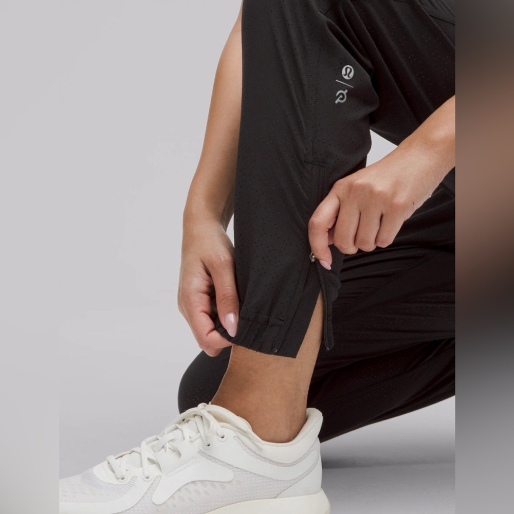 Peloton Lululemon Perforated joggers pants size 4 new - Picture 2 of 5